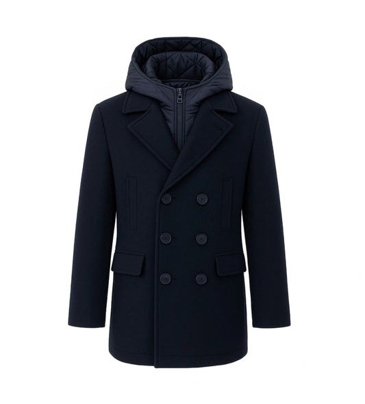Διπλόπετο παλτό από μάλλινο ύφασμα, κομψό και ζεστό, με εσωτερική επένδυση. Διαθέτει αποσπώμενη κουκούλα από καπιτονέ και επενδυμένο ripstop νάιλον, καθώς και μπροστινό άνοιγμα με κουμπιά.