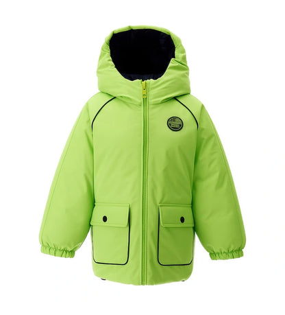 Αντιστρεπτό μπουφάν με κουκούλα. Η μία όψη από νάιλον με τσέπες και αντίθετες λεπτομέρειες, η άλλη όψη από καπιτονέ νάιλον με αντίθετο φερμουάρ. Κλείσιμο με φερμουάρ, ελαστικά μανίκια και τελείωμα για άνετη εφαρμογή.