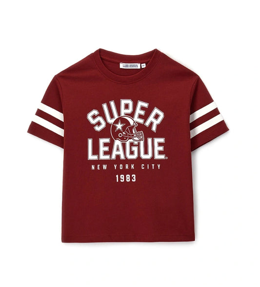 Μπλούζα με κοντά μανίκια, ριμπ στρογγυλή λαιμόκοψη και φωτεινό τύπωμα στο μπροστινό μέρος και στο μανίκι — ιδανική για κάθε περίσταση.