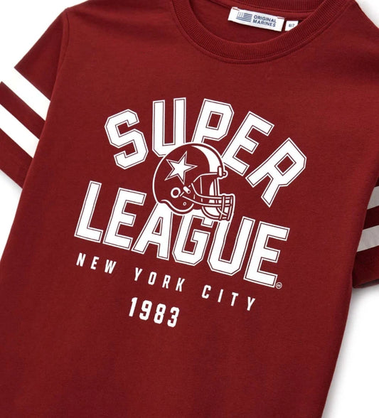 Μπλούζα με κοντά μανίκια, ριμπ στρογγυλή λαιμόκοψη και φωτεινό τύπωμα στο μπροστινό μέρος και στο μανίκι — ιδανική για κάθε περίσταση.