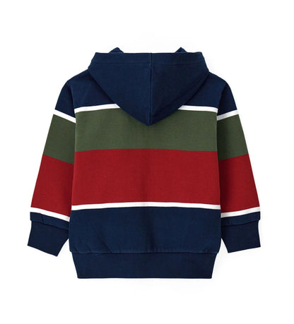 Παιδική ζακέτα από ζεστό βαμβάκι βαφής νημάτων, ιδανικό για καθημερινή άνεση. Διαθέτει επενδυμένη κουκούλα, ριμπ τελειώματα, άνοιγμα με φερμουάρ, τσέπη τύπου καγκουρό και κέντημα στο μπροστινό μέρος για μοντέρνο στυλ. Ένα πρακτικό και στιλάτο κομμάτι για casual χειμερινές εμφανίσεις.