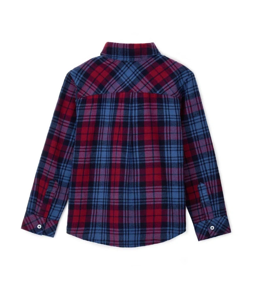 Πουκάμισο φανέλα με μακριά μανίκια από βαμβάκι βαμμένο στο νήμα. Τσέπη στο μπροστινό μέρος και άνοιγμα με κουμπιά, ιδανικό για casual και άνετες εμφανίσεις.