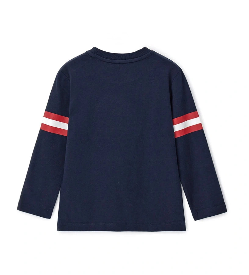 Μπλουζάκι μακρυμάνικο σε μπλε χρώμα, από απαλό βαμβάκι, με στρογγυλή λαιμόκοψη και ριμπ τελείωμα. Διακοσμημένο με στάμπες, ιδανικό για άνετες και μοντέρνες εμφανίσεις.