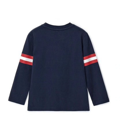 Μπλουζάκι μακρυμάνικο σε μπλε χρώμα, από απαλό βαμβάκι, με στρογγυλή λαιμόκοψη και ριμπ τελείωμα. Διακοσμημένο με στάμπες, ιδανικό για άνετες και μοντέρνες εμφανίσεις.