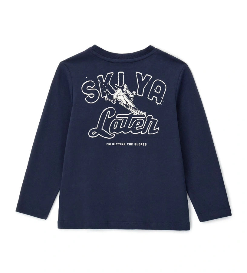 Μπλούζα με μακριά μανίκια από απαλό βαμβάκι, με ριπ στρογγυλή λαιμόκοψη. Διακοσμημένη με γραφικά στοιχεία μέσω εκτύπωσης και κεντήματος, για ένα πρωτότυπο και μοντέρνο στυλ.