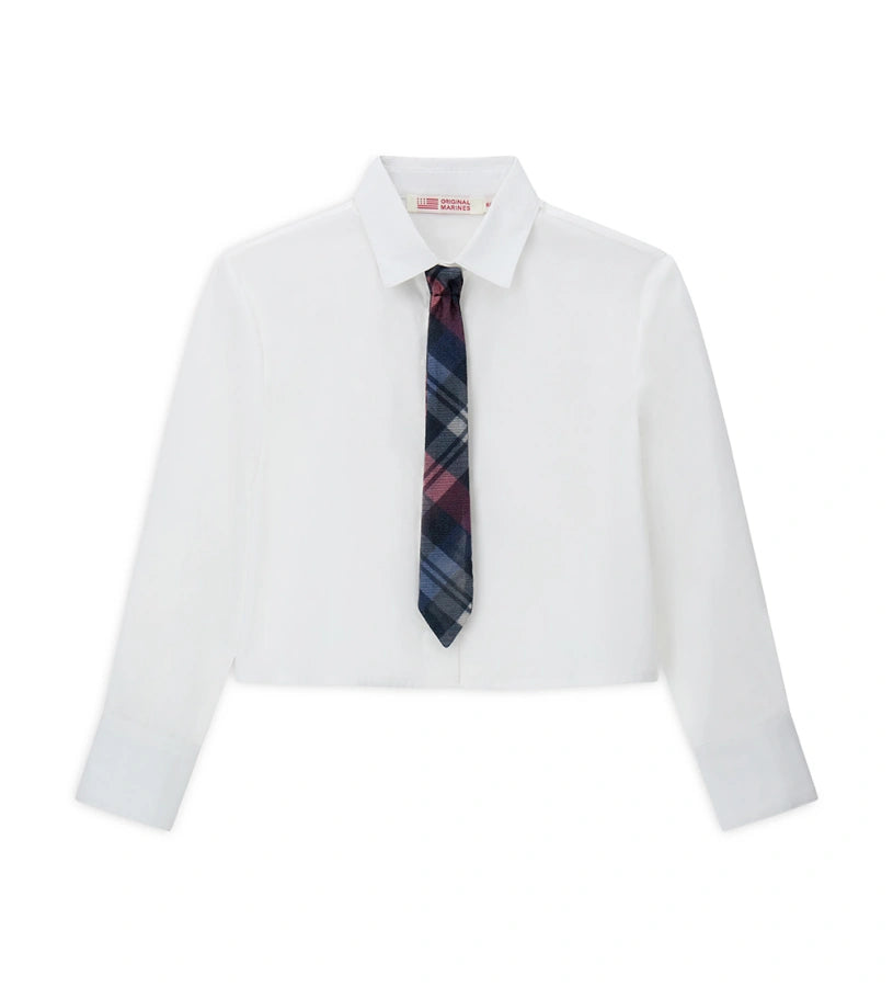 Κομψό και μοντέρνο πουκάμισο με κλασικό γιακά, μακριά μανίκια, μπροστινό κλείσιμο με κουμπιά και αποσπώμενη καρό (tartan) γραβάτα, για ένα super chic look.