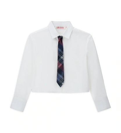 Κομψό και μοντέρνο πουκάμισο με κλασικό γιακά, μακριά μανίκια, μπροστινό κλείσιμο με κουμπιά και αποσπώμενη καρό (tartan) γραβάτα, για ένα super chic look.