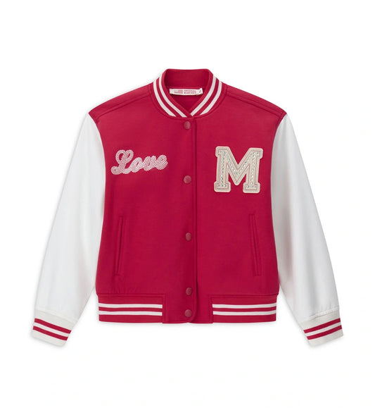 Μπουφάν bomber από ελαστικό βαμβάκι με στρογγυλή λαιμόκοψη και μακριά ριμπ μανίκια. Κλείσιμο με κουμπιά-σούστες, μπροστινές τσέπες με τελείωμα με ανεπεξέργαστες άκρες και κέντημα για ένα δυναμικό και κομψό στυλ.