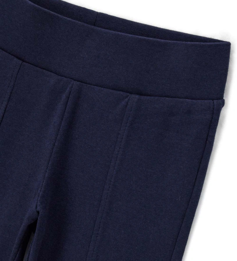 Κολάν με ελαστική μέση και ριμπ λεπτομέρειες για μοντέρνα και άνετη εφαρμογή. Ένα κομμάτι τάσης και ευέλικτο, ιδανικό για ένα casual αλλά πάντα στιλάτο look.