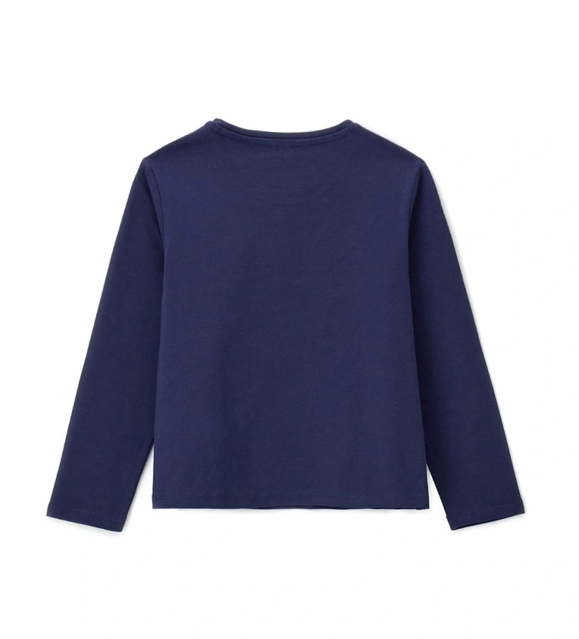 Μπλούζα από ελαστικό βαμβάκι με μακριά μανίκια και στρογγυλή λαιμόκοψη. Διακοσμημένη με τύπωμα στο μπροστινό μέρος, εμπλουτισμένο με κρόσσια και τρουκς, προσθέτει μια μοντέρνα και εντυπωσιακή πινελιά σε κάθε κοριτσίστικη εμφάνιση.