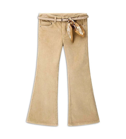 Παντελόνι καμπάνα από βελούδινο κοτλέ ύφασμα με ρυθμιζόμενη μέση, μπροστινό κλείσιμο με κουμπί, τσέπες μπροστά και πίσω και αποσπώμενη ζώνη με φουλάρι για μια μοντέρνα και ευέλικτη πινελιά.