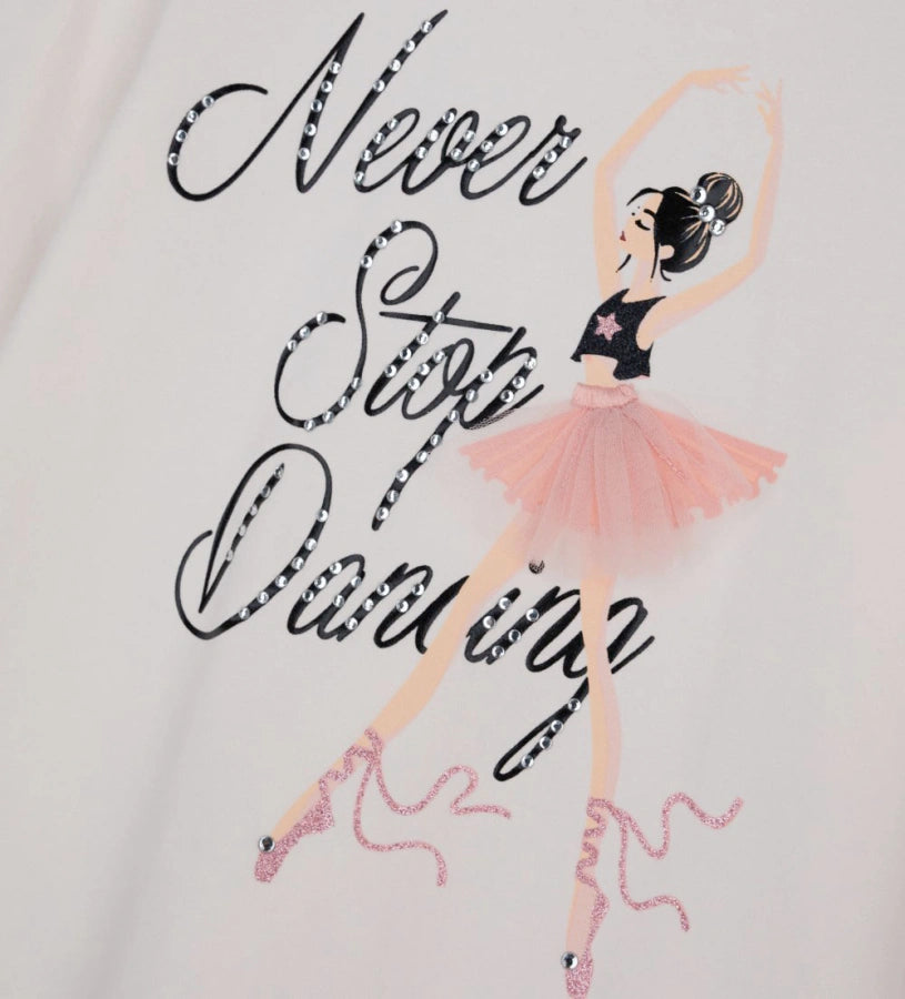 Μπλούζα από ελαστικό βαμβάκι με στρογγυλή λαιμόκοψη και μακριά μανίκια. Το τύπωμα και οι λεπτομέρειες με στρας προσθέτουν μια λαμπερή και μοντέρνα πινελιά.