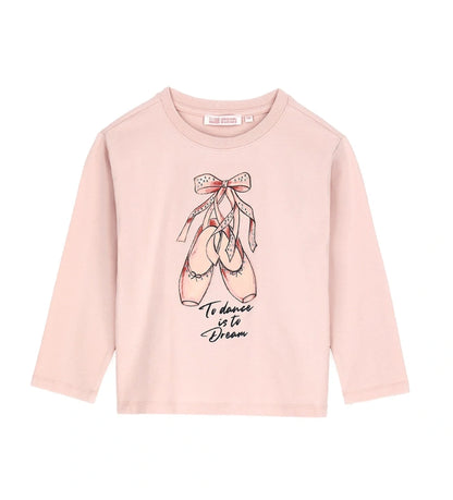 Μπλούζα από ελαστικό βαμβάκι με ριμπ στρογγυλή λαιμόκοψη και μακριά μανίκια. Διακοσμημένη με τύπωμα και στρας στο μπροστινό μέρος, προσφέρει λαμπερή και μοντέρνα πινελιά σε κάθε κοριτσίστικη εμφάνιση. Ιδανική για casual looks με στυλ και άνεση.