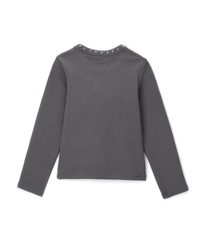 Μπλούζα με στρογγυλή λαιμόκοψη από jersey ύφασμα με βαφή ενδύματος, για μοντέρνα και εκλεπτυσμένη εμφάνιση. Οι fashion λεπτομέρειες, όπως τα θερμοκολλημένα τρουκ στον λαιμό και το κέντημα σε τονικές αποχρώσεις στο μπροστινό μέρος, την κάνουν μοναδική.