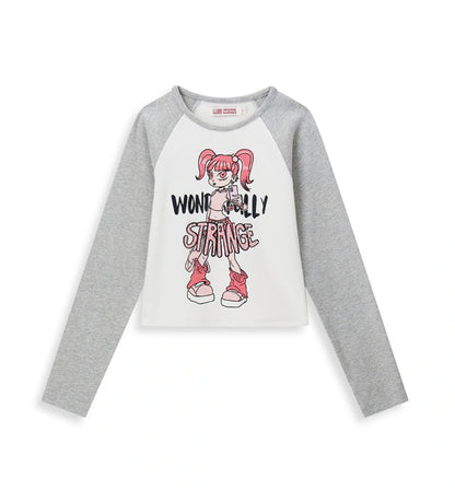 Μπλούζα με ρέγκλαν μανίκια σε αντίθεση και δυναμικό, μοντέρνο σχεδιασμό. Διακοσμημένη με τύπωμα και απλικέ στο μπροστινό μέρος για μια πρωτότυπη και στιλάτη πινελιά.