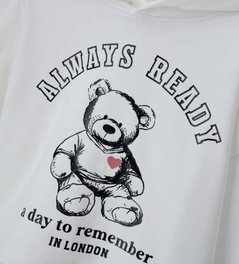 Βαμβακερή μπλούζα με κουκούλα και τύπωμα. Τα ριμπ τελειώματα προσθέτουν στυλ και άνεση για μια μοντέρνα εμφάνιση.