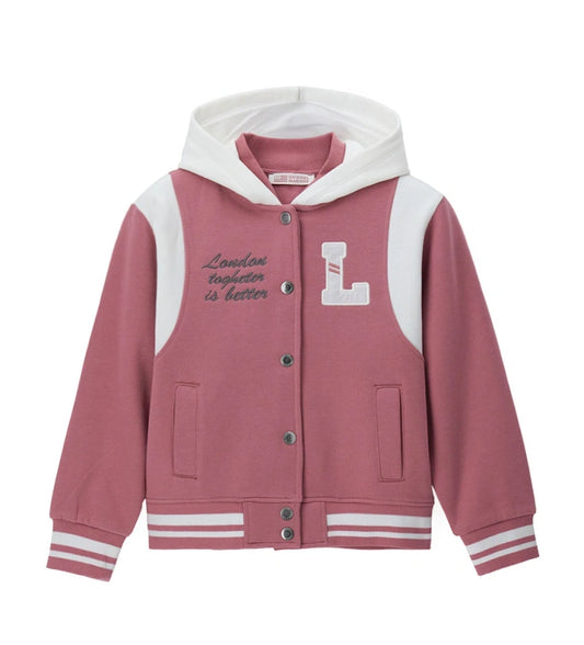 Ζακέτα από βαμβακερό ύφασμα fleece τύπου teddy με κουκούλα και λεπτομέρειες σε αντίθεση. Διαθέτει κουμπιά-σούστες, τσέπες με ρέλι, κέντημα και απλικέ στο μπροστινό μέρος για μοντέρνα και ξεχωριστή εμφάνιση.