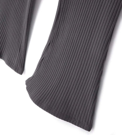 Κολάν καμπάνα από ελαστικό βαμβάκι σε ριπ ύφανση, με άνετη ελαστική μέση. Ένα ευέλικτο και μοντέρνο κομμάτι, ιδανικό για casual και στιλάτες εμφανίσεις.