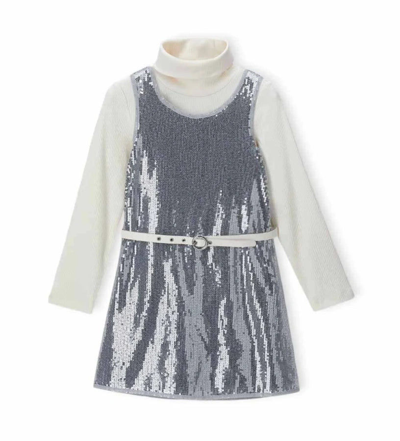 Σετ που αποτελείται από αμάνικο φόρεμα από ύφασμα με παγιέτες, με εσωτερική φόδρα, στρογγυλή λαιμόκοψη και άνοιγμα στο πίσω μέρος, καθώς και ζιβάγκο τοπ με μακριά ριπ μανίκια, για κομψή και λαμπερή εμφάνιση.