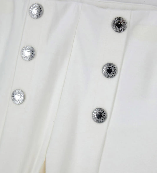 Παντελόνι από ύφασμα Milano με ελαστική μέση για άνετη εφαρμογή. Διακοσμημένα κουμπιά με λεπτομέρειες στο μπροστινό μέρος, ιδανικό για κάθε περίσταση.