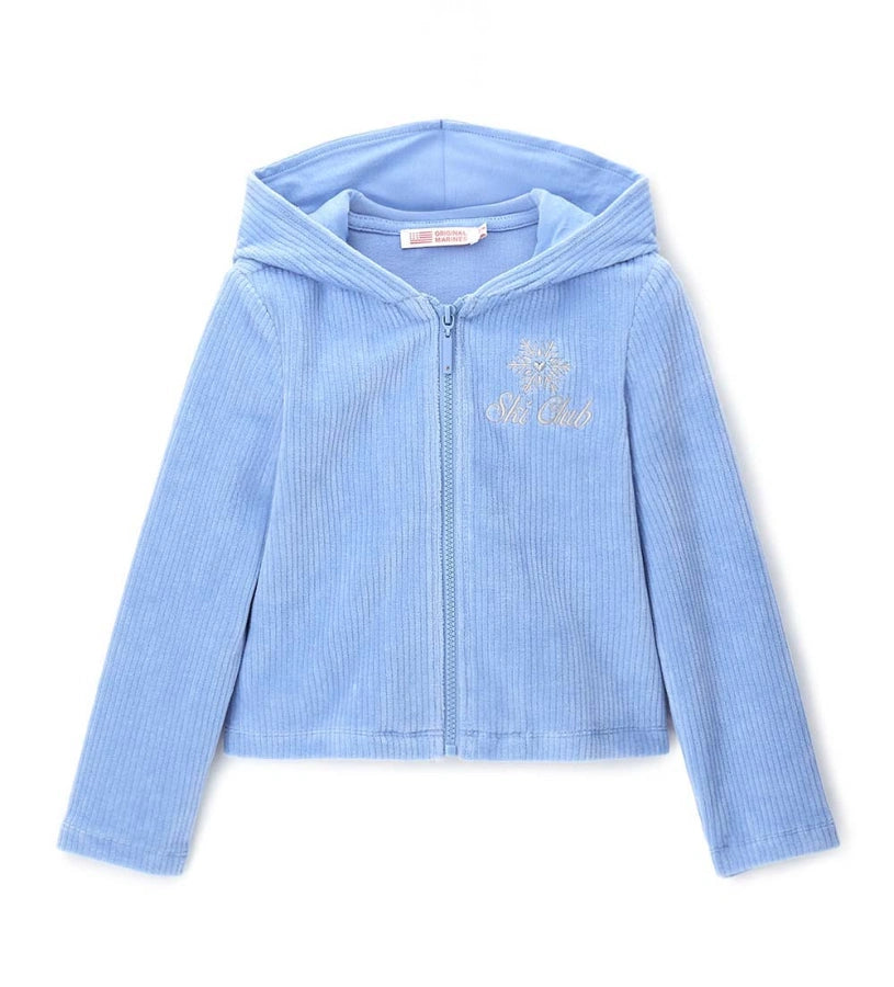 Ζακέτα με κουκούλα από απαλή και ζεστή πλεκτή βελούδινη chenille σε ριπ ύφανση. Διαθέτει μπροστινό άνοιγμα και διακοσμητικό κέντημα στο μπροστινό μέρος, για ένα cozy και super μοντέρνο look. Ιδανική για κοριτσίστικες χειμερινές εμφανίσεις με στυλ και άνεση.