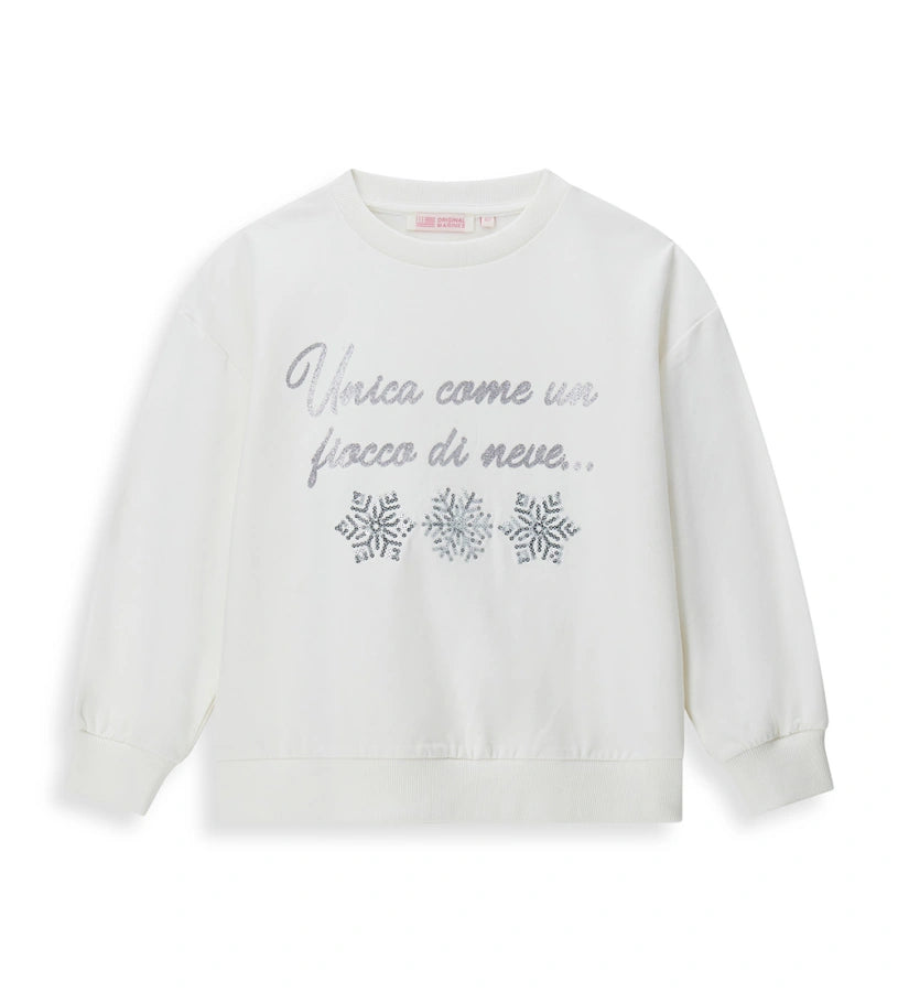 Φούτερ από ελαστικό βαμβάκι με στρογγυλή λαιμόκοψη και μακριά μανίκια. Διαθέτει ζεστή και απαλή φλις επένδυση εσωτερικά, καθώς και τύπωμα με γκλίτερ και παγιέτες στο μπροστινό μέρος για μια λαμπερή εμφάνιση.