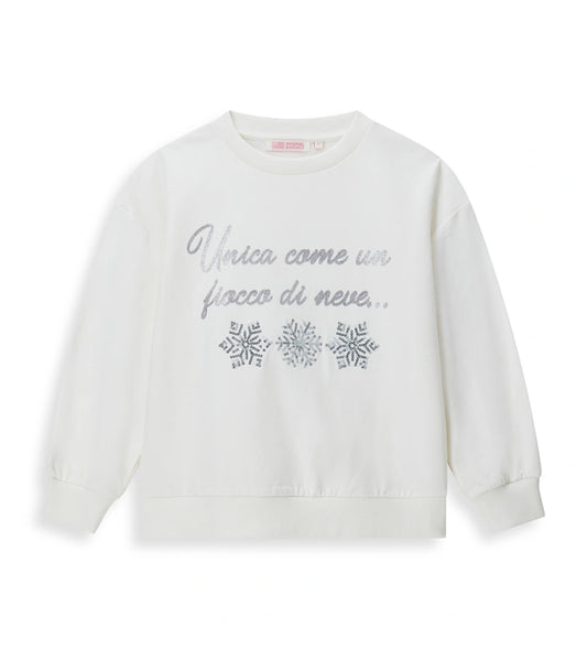 Φούτερ από ελαστικό βαμβάκι με στρογγυλή λαιμόκοψη και μακριά μανίκια. Διαθέτει ζεστή και απαλή φλις επένδυση εσωτερικά, καθώς και τύπωμα με γκλίτερ και παγιέτες στο μπροστινό μέρος για μια λαμπερή εμφάνιση.