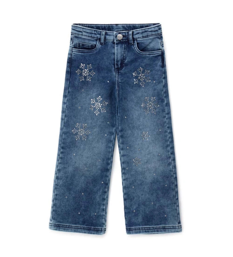 Παιδικό παντελόνι φόρμας από τζιν ύφασμα με ρυθμιζόμενη μέση και μπροστινό άνοιγμα. Διαθέτει τσέπες μπροστά και πίσω και είναι διακοσμημένο με λαμπερά στρας για ένα super glam look. Ιδανικό για κοριτσίστικες εμφανίσεις που συνδυάζουν άνεση και στυλ.