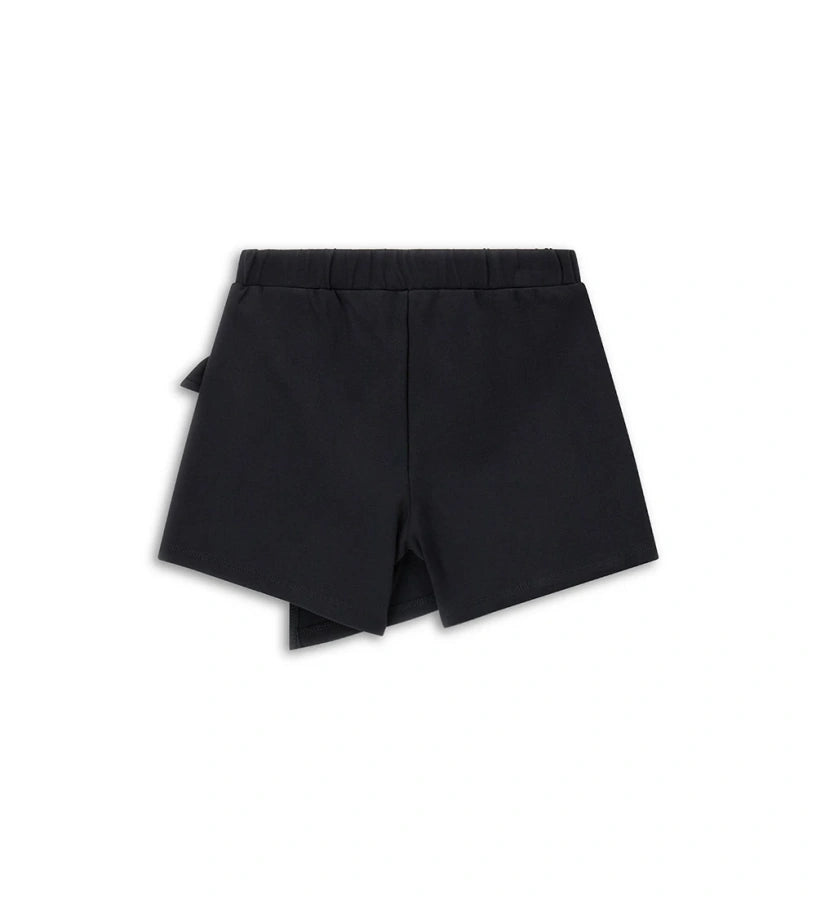 Παντελόνι-φούστα σε πλεκτό ύφασμα Milano με ελαστική μέση, draping λεπτομέρειες και κόμπο στο μπροστινό μέρος. Με μεταλλική αγκράφα για μια κομψή και μοντέρνα πινελιά, ιδανικό για ένα κομψό και στιλάτο look.