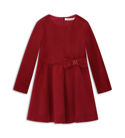 Φόρεμα από βελούδο με στρογγυλή λαιμόκοψη και κλείσιμο στο πίσω μέρος με αόρατο φερμουάρ. Μακριά μανίκια και βαμβακερή φόδρα, διακοσμημένο με φιόγκο στη μέση για ένα κομψό και εκλεπτυσμένο look.