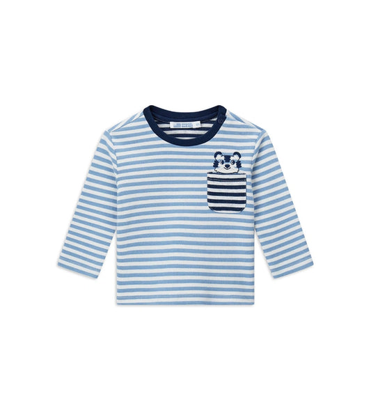 Βρεφική μπλούζα από βαμβάκι βαφής νημάτων με ριγέ σχέδιο, στρογγυλή λαιμόκοψη σε αντίθεση, μακριά μανίκια και πρακτικό άνοιγμα με κουμπιά-σούστες στον ώμο. Διαθέτει μπροστινή τσέπη και διακοσμητικό κέντημα, προσθέτοντας μια κομψή και μοντέρνα πινελιά σε κάθε παιδική εμφάνιση.