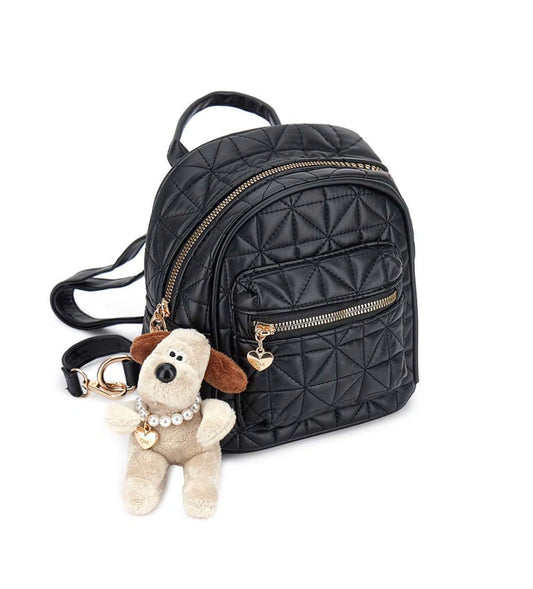 Καπιτονέ σακίδιο πλάτης από συνθετικό δέρμα (PU) με διακοσμητικό μπρελόκ σκυλάκι — ένα χαριτωμένο και πρακτικό αξεσουάρ. Με κομψό design, προσθέτει στυλ και παιχνιδιάρικη διάθεση σε κάθε εμφάνιση. Ιδανικό για καθημερινή χρήση με άνεση και φινέτσα.