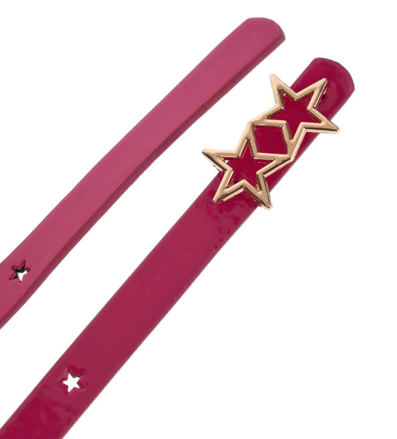 Ζώνη από συνθετικό δέρμα (PU) με αγκράφα σε σχήμα αστεριού — ένα μοντέρνο αξεσουάρ που προσθέτει μια πινελιά πρωτοτυπίας και στυλ. Ιδανική για να ολοκληρώσει τόσο casual όσο και πιο κομψές εμφανίσεις.