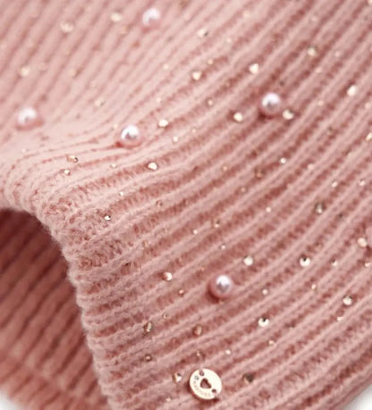 Πλεκτό παιδικό λαιμό-κασκόλ με διακοσμητικές λεπτομέρειες – μπροστινή όψη

Χειμερινό παιδικό neck warmer πλεκτό – λεπτομέρεια πλέξης

Ζεστό παιδικό λαιμό-κασκόλ για χειμώνα – στυλάτος σχεδιασμός

Παιδικό πλεκτό neck warmer φορεμένο – προστασία από το κρύο