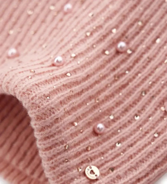 Πλεκτό παιδικό λαιμό-κασκόλ με διακοσμητικές λεπτομέρειες – μπροστινή όψη

Χειμερινό παιδικό neck warmer πλεκτό – λεπτομέρεια πλέξης

Ζεστό παιδικό λαιμό-κασκόλ για χειμώνα – στυλάτος σχεδιασμός

Παιδικό πλεκτό neck warmer φορεμένο – προστασία από το κρύο