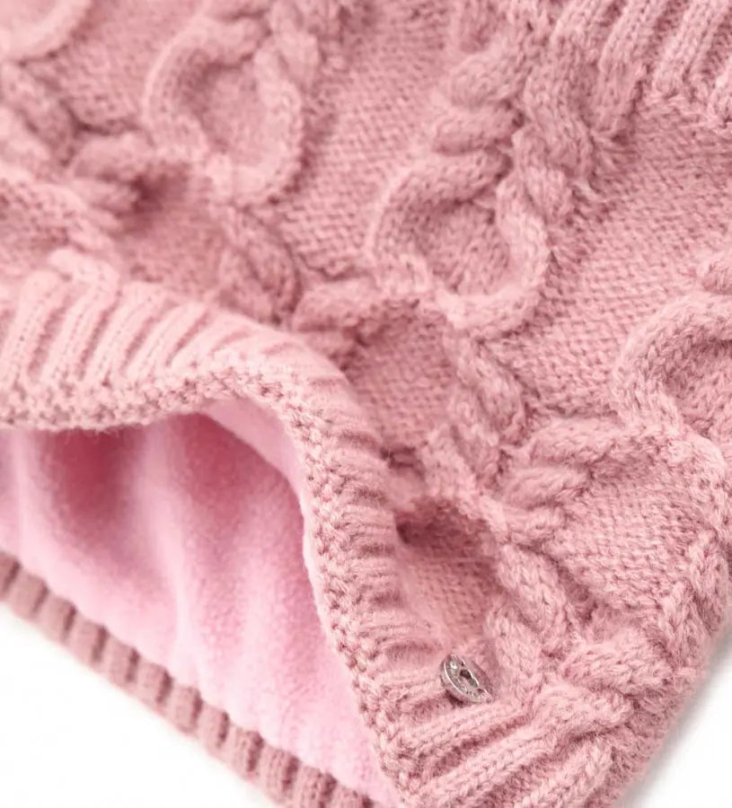 Πλεκτό κασκόλ λαιμού με επένδυση fleece – χειμερινό αξεσουάρ

Ζεστό neck warmer με fleece εσωτερικό για παιδιά

Λεπτομέρεια fleece επένδυσης σε πλεκτό κασκόλ λαιμού

Χειμερινό κασκόλ λαιμού φορεμένο – άνεση και προστασία από το κρύο