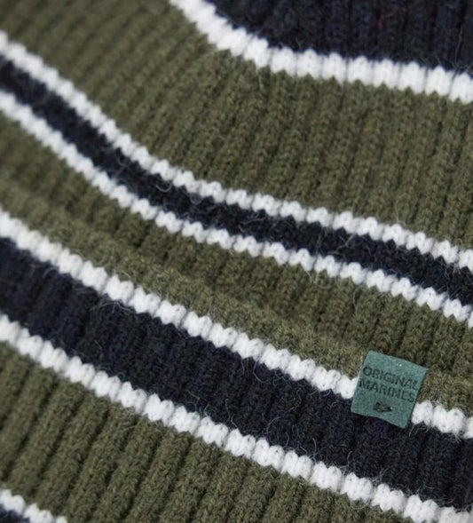 Πλεκτό ριγέ σκουφάκι με ρεβέρ, ζεστό και στιλάτο, ιδανικό για να αντιμετωπίζετε τις κρύες μέρες με μια πινελιά χρώματος. Ένα απαραίτητο αξεσουάρ που συνδυάζει άνεση και μόδα στις χειμερινές παιδικές εμφανίσεις.