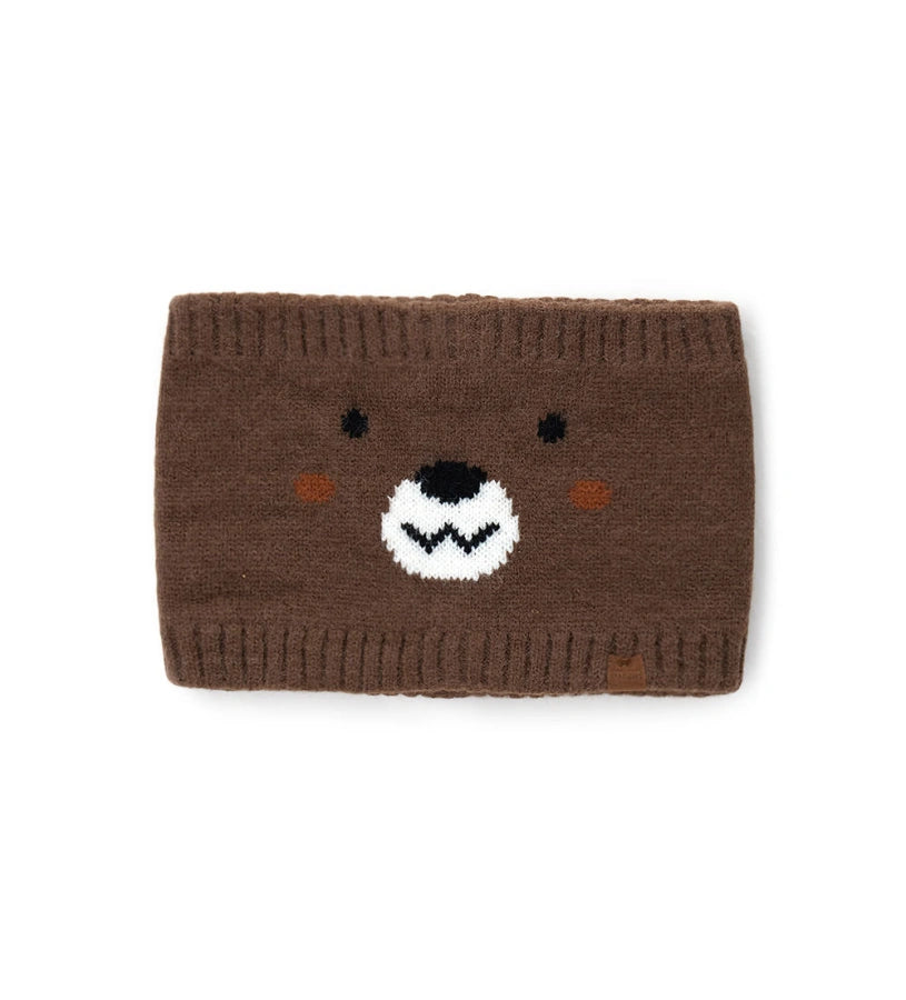 Μαλακός λαιμός από ζακάρ ύφασμα με διακοσμητική λεπτομέρεια στο μπροστινό μέρος. Άνετος, ζεστός και ιδανικός για να ολοκληρώσει κάθε χειμερινό σύνολο.