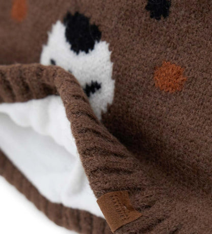 Μαλακός λαιμός από ζακάρ ύφασμα με διακοσμητική λεπτομέρεια στο μπροστινό μέρος. Άνετος, ζεστός και ιδανικός για να ολοκληρώσει κάθε χειμερινό σύνολο.