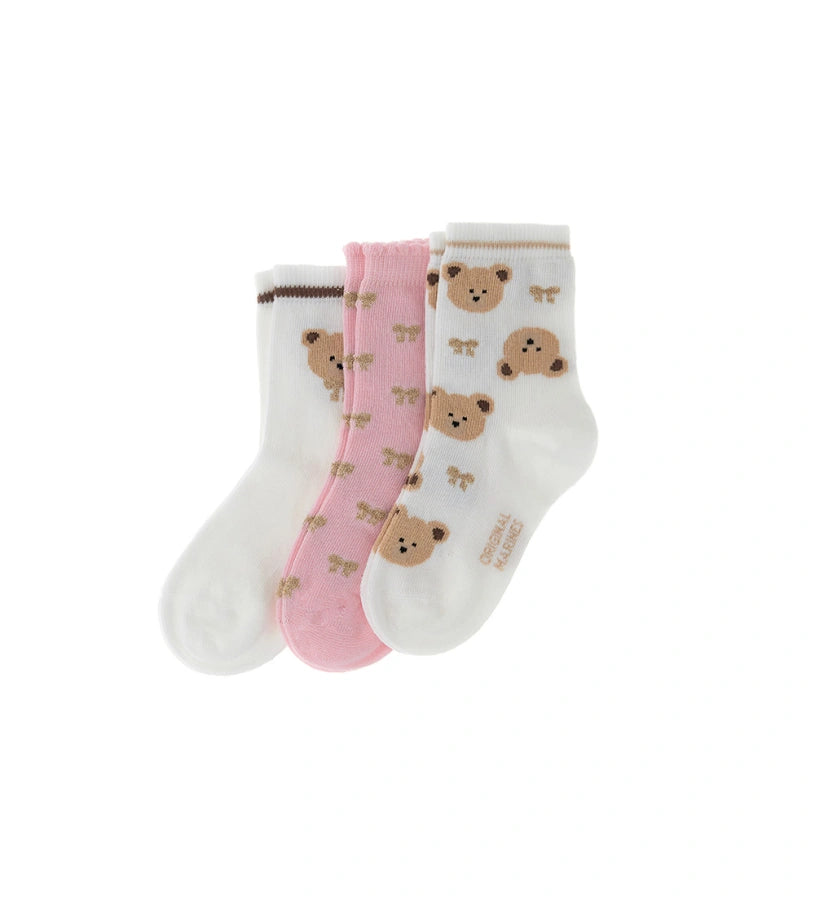 Σετ τριών ζευγαριών καλτσών με ζακάρ σχέδιο. Άνετες, ευέλικτες και ιδανικές για κάθε περίσταση.