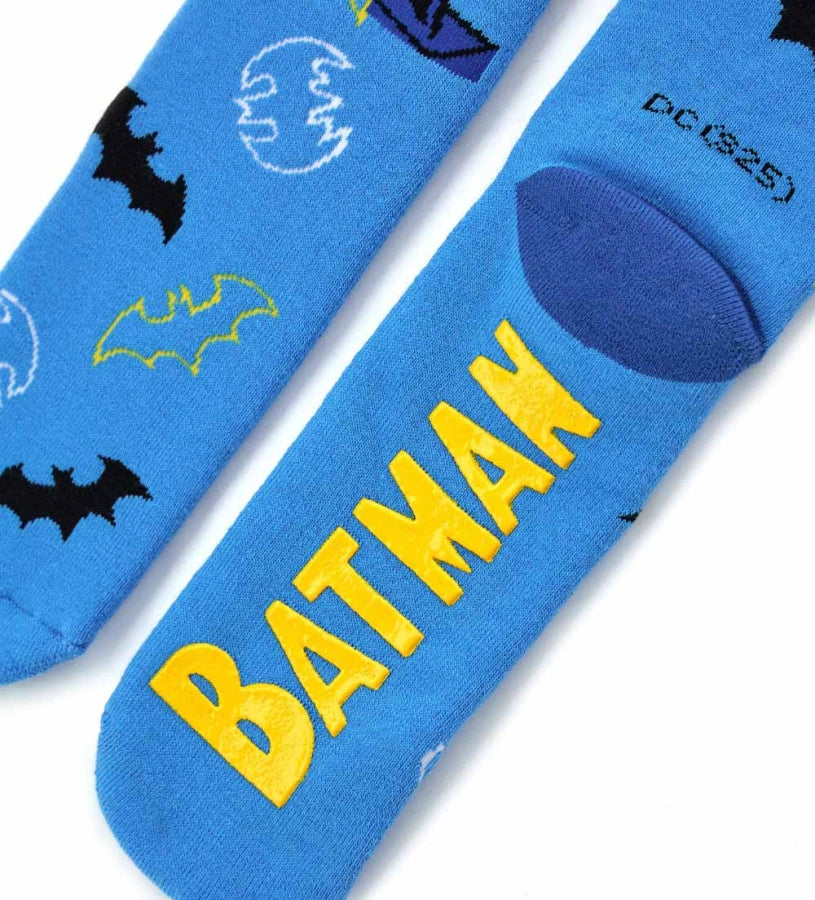 Κάλτσες Batman με αντιολισθητική σόλα και ζακάρ σχέδιο, που εξασφαλίζουν άνεση και ασφάλεια σε κάθε βήμα.