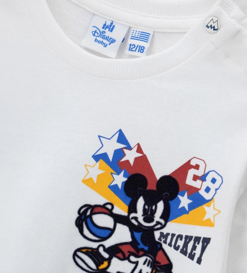 Μπλούζα Disney σε εκρού χρώμα με μακριά μανίκια, στρογγυλή λαιμόκοψη και ριμπ τελειώματα. Με αποκλειστικό τύπωμα στο μπροστινό και πίσω μέρος, για μια διασκεδαστική και εμβληματική καθημερινή εμφάνιση!