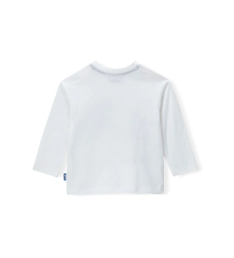 Λευκή παιδική μπλούζα Peanuts με μακριά μανίκια, φτιαγμένη από ζεστό βαμβάκι και με στρογγυλή λαιμόκοψη. Διαθέτει εντυπωσιακό print στο μπροστινό μέρος και κεντημένη ετικέτα στο πλάι, για μια ποιοτική και μοντέρνα πινελιά. Για τα νούμερα έως 2-3 ετών υπάρχει πρακτικό άνοιγμα με κουμπιά-πιεστές για εύκολη εφαρμογή. Μια άνετη και χαριτωμένη επιλογή από τη συλλογή παιδικά ρούχα Peanuts, ιδανική για κάθε μέρα.