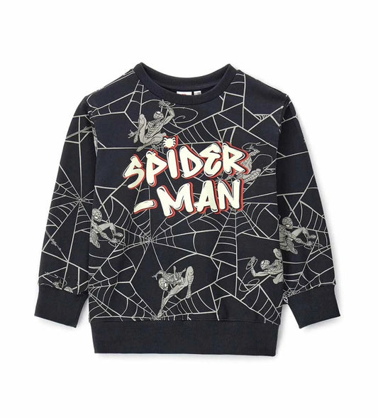 Βαμβακερό φούτερ Spiderman με ριμπ τελειώματα και εντυπωσιακό allover τύπωμα. Η στάμπα στο μπροστινό μέρος φωσφορίζει στο σκοτάδι, προσφέροντας ένα εντυπωσιακό και παιχνιδιάρικο αποτέλεσμα, ιδανικό για τη νύχτα του Halloween και για κάθε μικρό σούπερ ήρωα.
