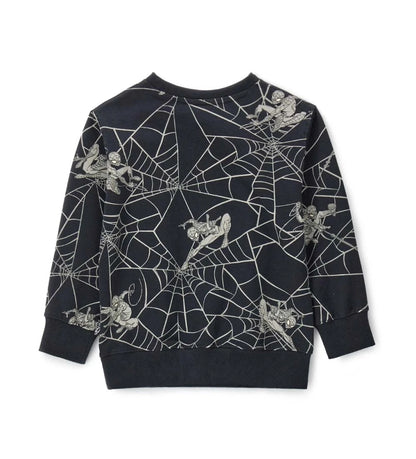 Βαμβακερό φούτερ Spiderman με ριμπ τελειώματα και εντυπωσιακό allover τύπωμα. Η στάμπα στο μπροστινό μέρος φωσφορίζει στο σκοτάδι, προσφέροντας ένα εντυπωσιακό και παιχνιδιάρικο αποτέλεσμα, ιδανικό για τη νύχτα του Halloween και για κάθε μικρό σούπερ ήρωα.