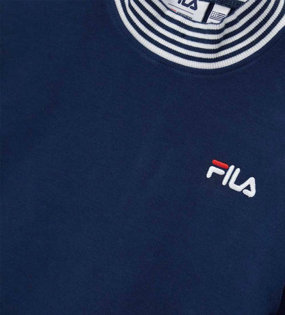 Crop φούτερ Fila από ελαστικό τεχνικό ύφασμα με ψηλό λαιμό, ριμπ τελείωμα, κεντημένο λογότυπο στο μπροστινό μέρος, απλικέ λεπτομέρεια στο πίσω μέρος και κεντημένη ετικέτα στο πλάι.