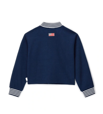 Crop φούτερ Fila από ελαστικό τεχνικό ύφασμα με ψηλό λαιμό, ριμπ τελείωμα, κεντημένο λογότυπο στο μπροστινό μέρος, απλικέ λεπτομέρεια στο πίσω μέρος και κεντημένη ετικέτα στο πλάι.