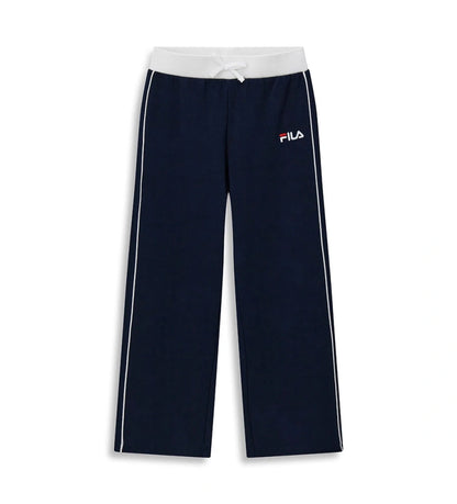 Παντελόνι Fila από ελαστικό ύφασμα βισκόζης, με κεντημένο λογότυπο στο μπροστινό μέρος και απλικέ λεπτομέρεια στο πίσω μέρος. Απαλό, άνετο και ιδανικό για σπορ αλλά και μοντέρνες εμφανίσεις.
