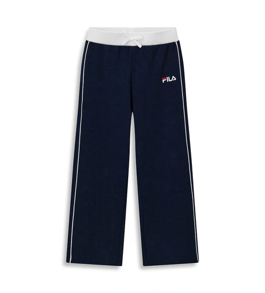 Παντελόνι Fila από ελαστικό ύφασμα βισκόζης, με κεντημένο λογότυπο στο μπροστινό μέρος και απλικέ λεπτομέρεια στο πίσω μέρος. Απαλό, άνετο και ιδανικό για σπορ αλλά και μοντέρνες εμφανίσεις.