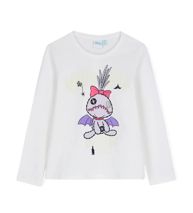 DISNEY-STITCH Παιδική Μπλούζα Halloween από απαλό βαμβάκι, με μακριά μανίκια και στρογγυλή λαιμόκοψη. Το εντυπωσιακό σχέδιο με γκλίτερ στο μπροστινό μέρος φωσφορίζει στο σκοτάδι, χαρίζοντας μια μαγική και παιχνιδιάρικη πινελιά στο look. Ιδανική για όλους τους μικρούς fans του αγαπημένου εξωγήινου Stitch! Ένα υπέροχο κομμάτι από τη συλλογή παιδικά ρούχα Disney, που συνδυάζει άνεση, στυλ και φαντασία — τέλειο για το Halloween αλλά και για καθημερινές εμφανίσεις.